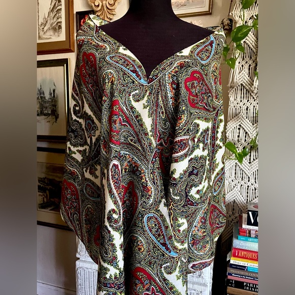 Thin wool paisley wrap - Picture 4 of 11